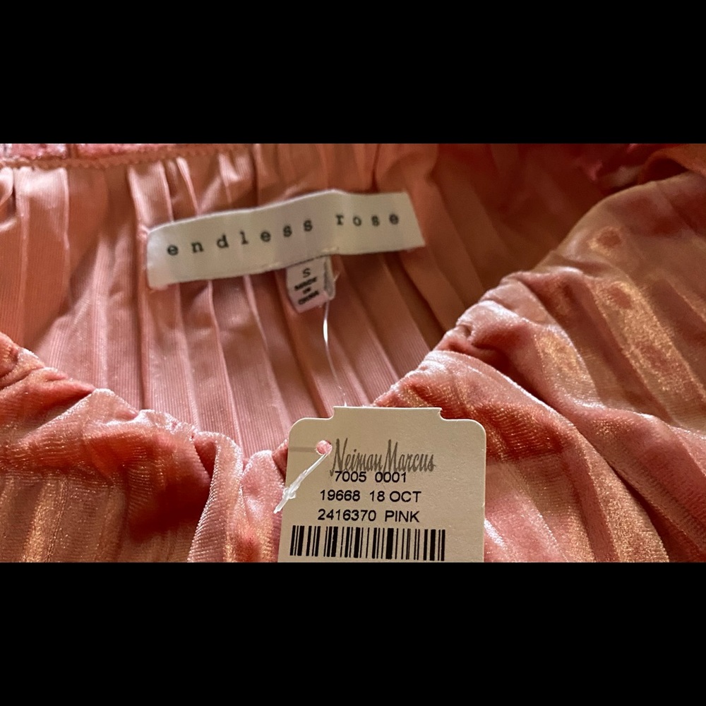 Ladies Pink Ruffled top - Picture 2 of 3